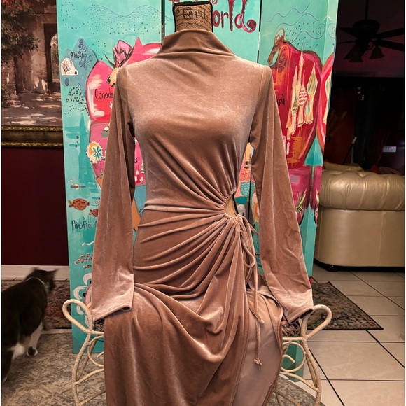 Absolutely beautiful long dress size Lg. ❤️❤️❤️ - Picture 1 of 7